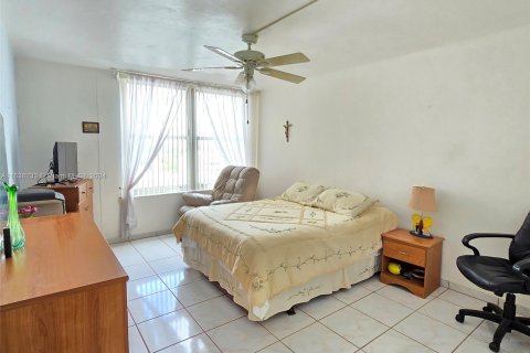 Condo in Miami Beach, Florida, 1 bedroom  № 1316481 - photo 12