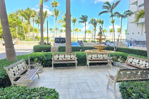 Condo in Miami Beach, Florida, 1 bedroom  № 1316481 - photo 27