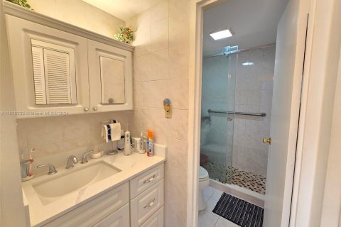 Condo in Miami Beach, Florida, 1 bedroom  № 1316481 - photo 9