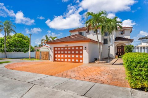 Villa ou maison à vendre à Miami, Floride: 4 chambres, 170.2 m2 № 1368714 - photo 3