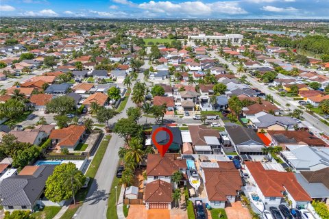 Casa en venta en Miami, Florida, 4 dormitorios, 170.2 m2 № 1368714 - foto 8