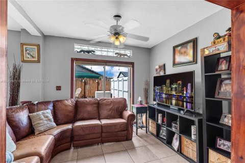 Casa en venta en Miami, Florida, 4 dormitorios, 170.2 m2 № 1368714 - foto 15