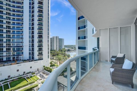 Condo in Sunny Isles Beach, Florida, 3 bedrooms  № 1368715 - photo 8