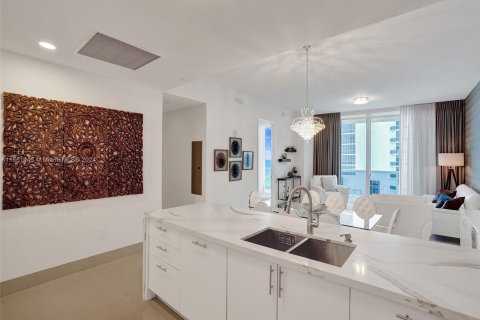 Condominio en venta en Sunny Isles Beach, Florida, 3 dormitorios, 183.85 m2 № 1368715 - foto 12