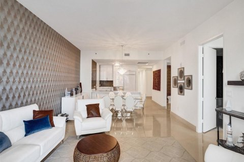 Condominio en venta en Sunny Isles Beach, Florida, 3 dormitorios, 183.85 m2 № 1368715 - foto 18