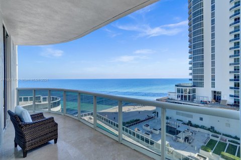 Condo in Sunny Isles Beach, Florida, 3 bedrooms  № 1368715 - photo 2