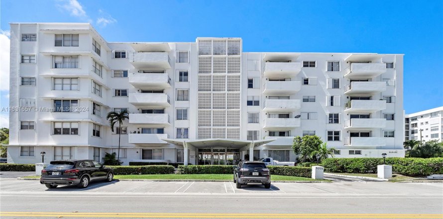 Condo in Bay Harbor Islands, Florida, 2 bedrooms  № 1293609