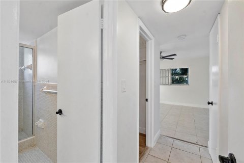 Copropriété à vendre à Bay Harbor Islands, Floride: 2 chambres, 130.06 m2 № 1293609 - photo 19