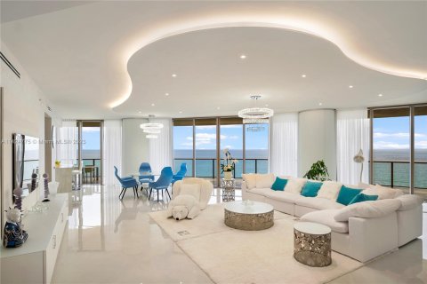 Condominio en venta en Bal Harbour, Florida, 3 dormitorios, 252.79 m2 № 632731 - foto 2