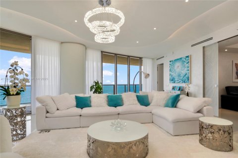 Condominio en venta en Bal Harbour, Florida, 3 dormitorios, 252.79 m2 № 632731 - foto 12