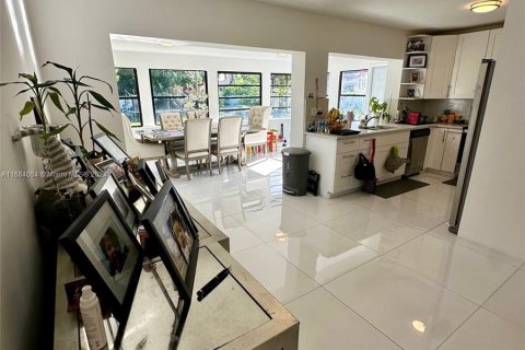 Casa en venta en Miami, Florida, 4 dormitorios, 144.83 m2 № 1419919 - foto 6