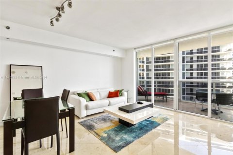 Condominio en venta en Hallandale Beach, Florida, 1 dormitorio, 78.41 m2 № 967733 - foto 11