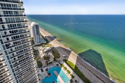 Condominio en venta en Hallandale Beach, Florida, 1 dormitorio, 78.41 m2 № 967733 - foto 17