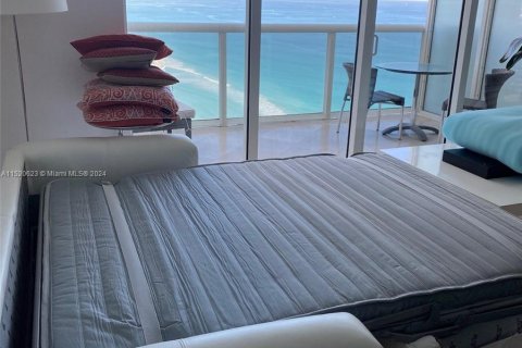 Condo in Hallandale Beach, Florida, 1 bedroom  № 967733 - photo 15