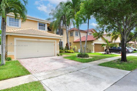 House in Miramar, Florida 4 bedrooms, 245.17 sq.m. № 1293144 - photo 6