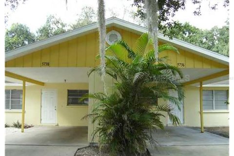 Commercial property in Bradenton, Florida 4 bedrooms, 140.47 sq.m. № 1390570 - photo 1