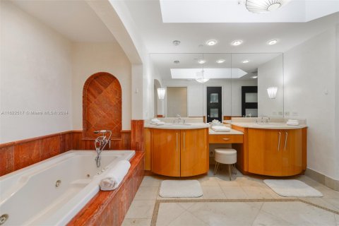 Condo in Sunny Isles Beach, Florida, 3 bedrooms  № 1269257 - photo 17