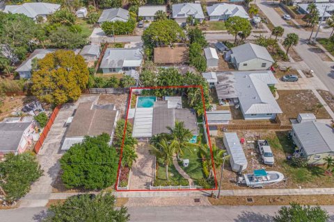 Casa en venta en Jensen Beach, Florida, 2 dormitorios, 84.54 m2 № 1162085 - foto 1