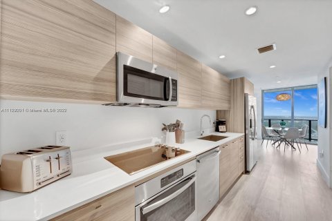 Condo in Miami, Florida, 1 bedroom  № 10830 - photo 6