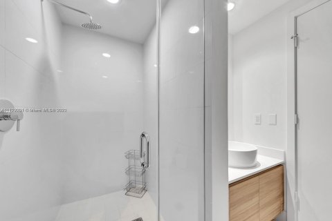 Condo in Miami, Florida, 1 bedroom  № 10830 - photo 21