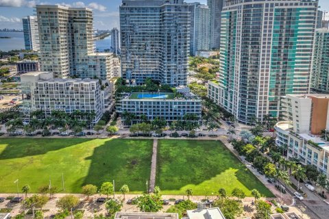 Condo in Miami, Florida, 1 bedroom  № 10830 - photo 3