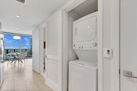 Condo in Miami, Florida, 1 bedroom  № 10830 - photo 9