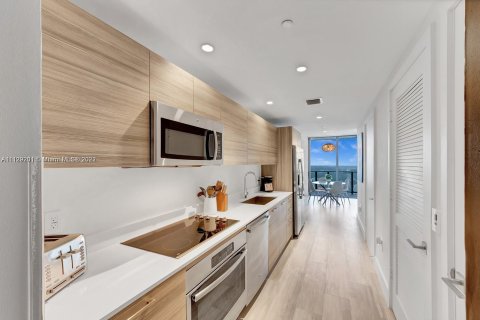 Condo in Miami, Florida, 1 bedroom  № 10830 - photo 5