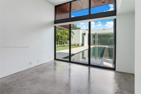 House in Miami, Florida 4 bedrooms, 424.66 sq.m. № 1362732 - photo 20