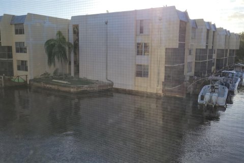 Copropriété à vendre à Pompano Beach, Floride: 2 chambres, 99.41 m2 № 1011490 - photo 13