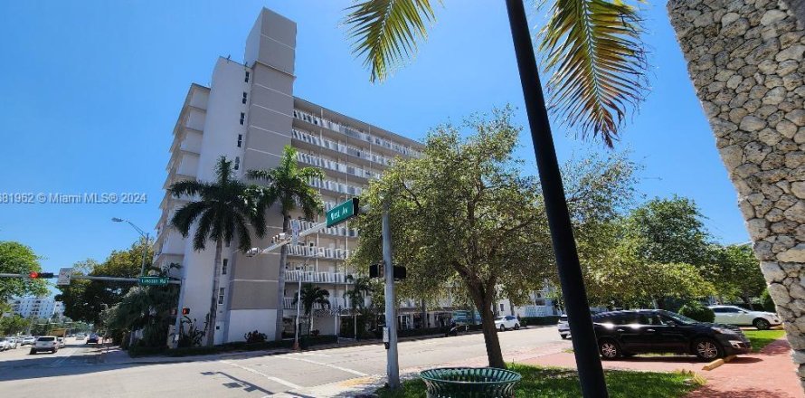 Condominio en Miami Beach, Florida, 2 dormitorios  № 1419878