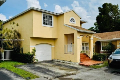 Casa en alquiler en Pembroke Pines, Florida, 3 dormitorios, 240.71 m2 № 1397692 - foto 2