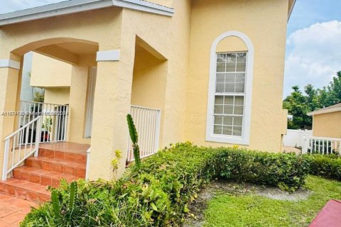 Casa en alquiler en Pembroke Pines, Florida, 3 dormitorios, 240.71 m2 № 1397692 - foto 8