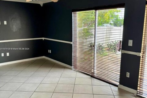 Casa en alquiler en Pembroke Pines, Florida, 3 dormitorios, 240.71 m2 № 1397692 - foto 16