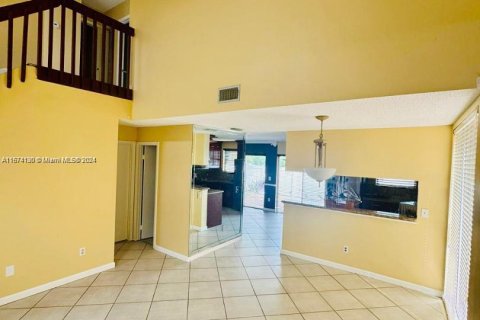 Casa en alquiler en Pembroke Pines, Florida, 3 dormitorios, 240.71 m2 № 1397692 - foto 10