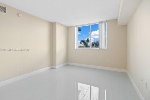 Condo in Miami, Florida, 2 bedrooms  № 1368807 - photo 14