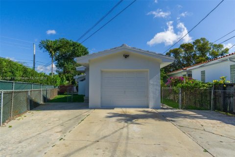 House in Miami Shores, Florida 3 bedrooms, 155.7 sq.m. № 1367409 - photo 17