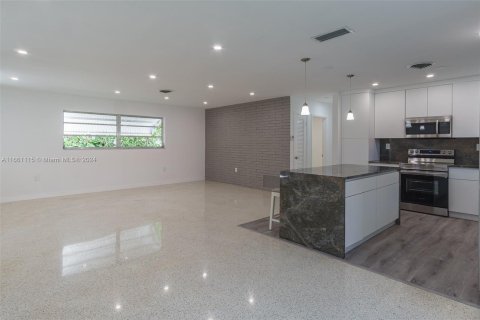 Casa en alquiler en Miami Shores, Florida, 3 dormitorios, 155.7 m2 № 1367409 - foto 7