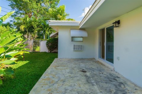 House in Miami Shores, Florida 3 bedrooms, 155.7 sq.m. № 1367409 - photo 15