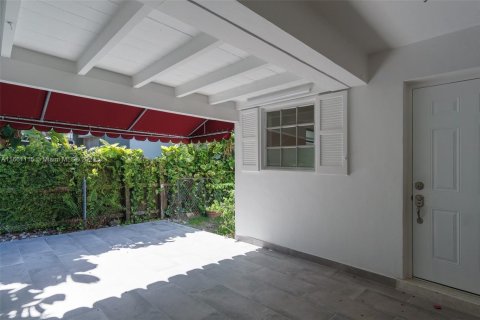 House in Miami Shores, Florida 3 bedrooms, 155.7 sq.m. № 1367409 - photo 18