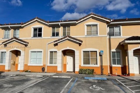 Townhouse in Hialeah, Florida 3 bedrooms, 139.35 sq.m. № 1367363 - photo 1