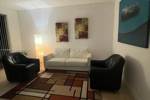 Adosado en venta en Hialeah, Florida, 3 dormitorios, 139.35 m2 № 1367363 - foto 7