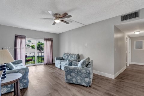 Condo in Pompano Beach, Florida, 2 bedrooms  № 1374280 - photo 15