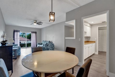 Condo in Pompano Beach, Florida, 2 bedrooms  № 1374280 - photo 8