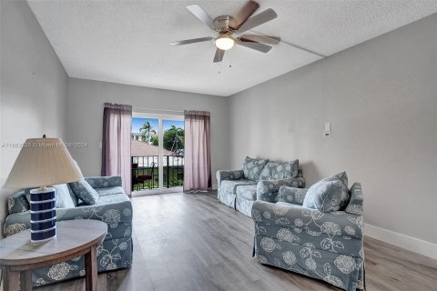 Condo in Pompano Beach, Florida, 2 bedrooms  № 1374280 - photo 12