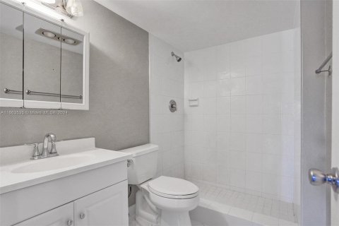 Condo in Pompano Beach, Florida, 2 bedrooms  № 1374280 - photo 29