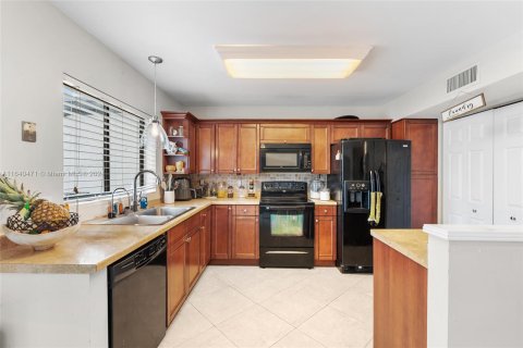 Townhouse in Miami, Florida 3 bedrooms, 139.26 sq.m. № 1316210 - photo 30