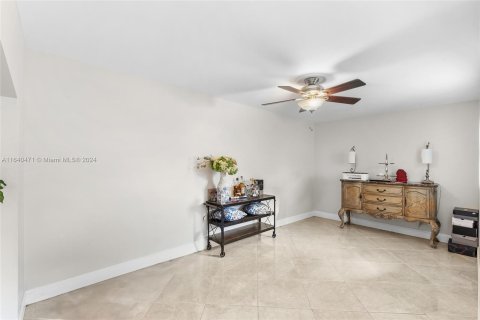 Townhouse in Miami, Florida 3 bedrooms, 139.26 sq.m. № 1316210 - photo 23