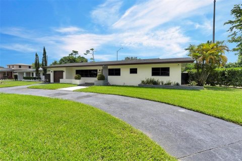 House in North Miami Beach, Florida 3 bedrooms, 186.36 sq.m. № 1316120 - photo 9