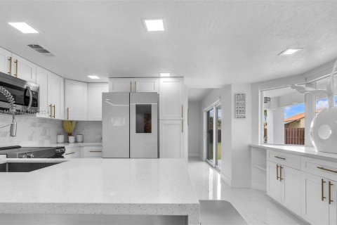 Casa en venta en Miami, Florida, 4 dormitorios, 205.87 m2 № 1316208 - foto 20