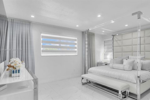 Casa en venta en Miami, Florida, 4 dormitorios, 205.87 m2 № 1316208 - foto 25